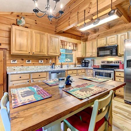 Waynesville Cabin With Covered Deck And Fire Pit! Lake Junaluska Bagian luar foto
