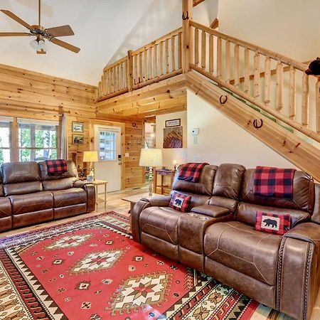 Waynesville Cabin With Covered Deck And Fire Pit! Lake Junaluska Bagian luar foto