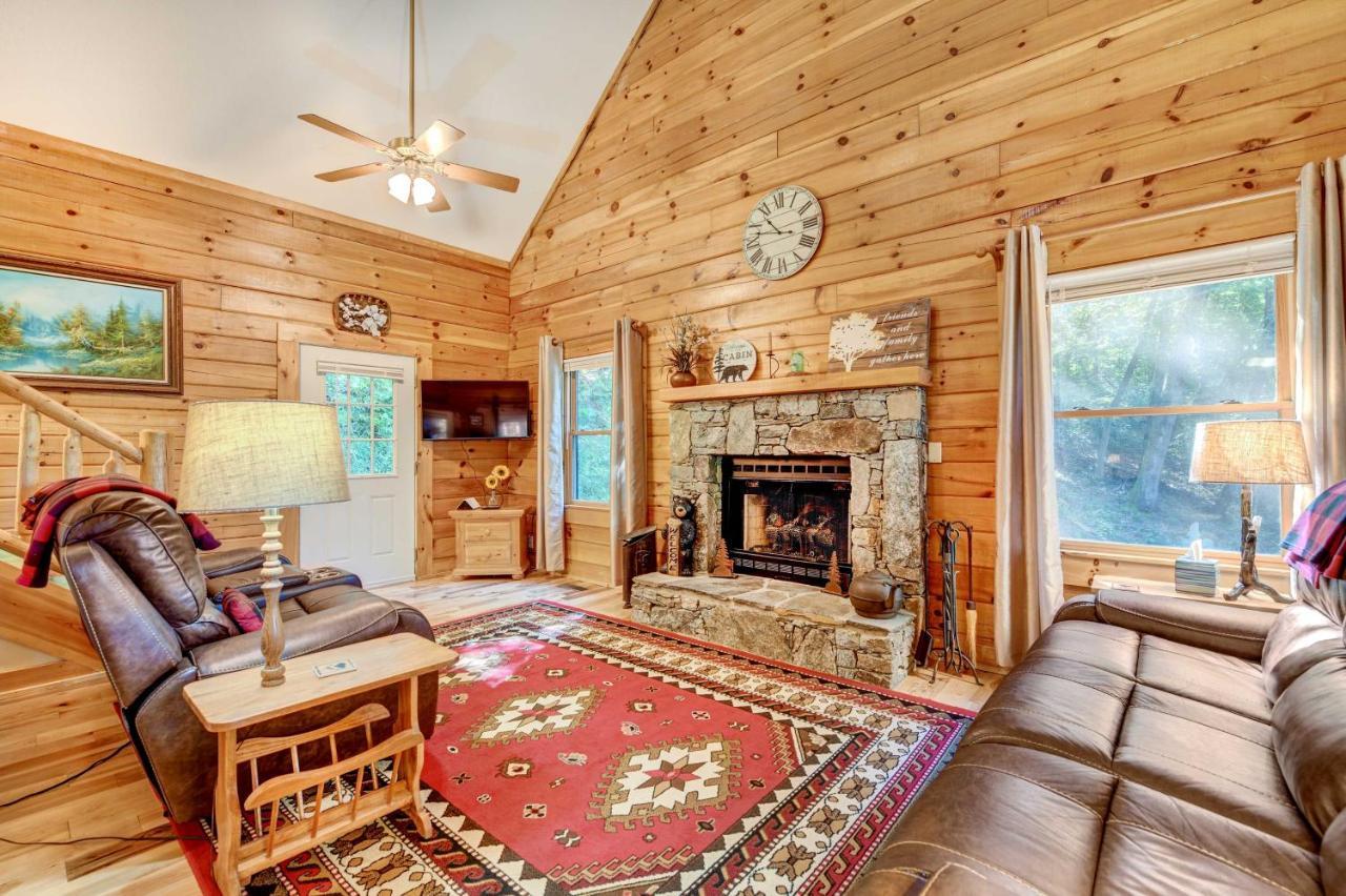 Waynesville Cabin With Covered Deck And Fire Pit! Lake Junaluska Bagian luar foto