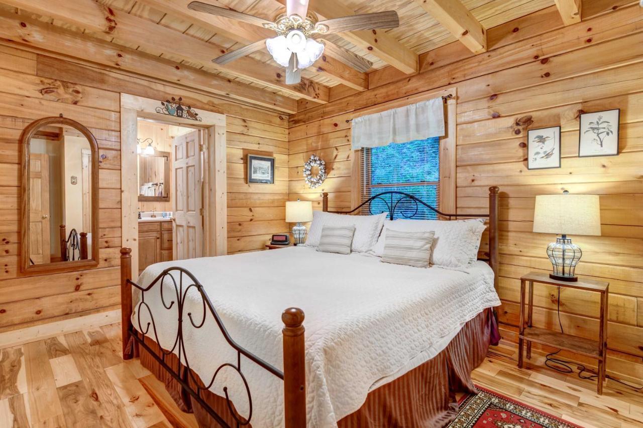 Waynesville Cabin With Covered Deck And Fire Pit! Lake Junaluska Bagian luar foto