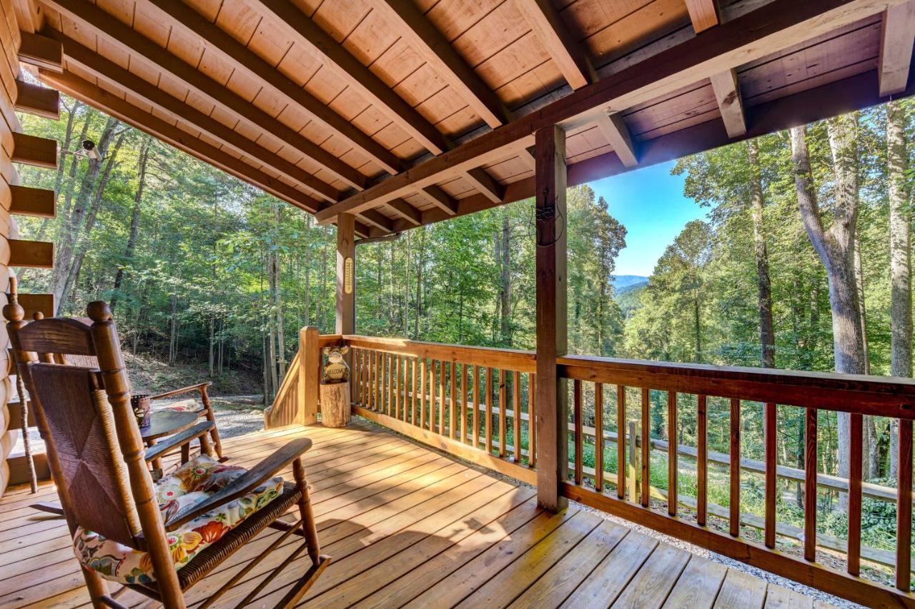 Waynesville Cabin With Covered Deck And Fire Pit! Lake Junaluska Bagian luar foto
