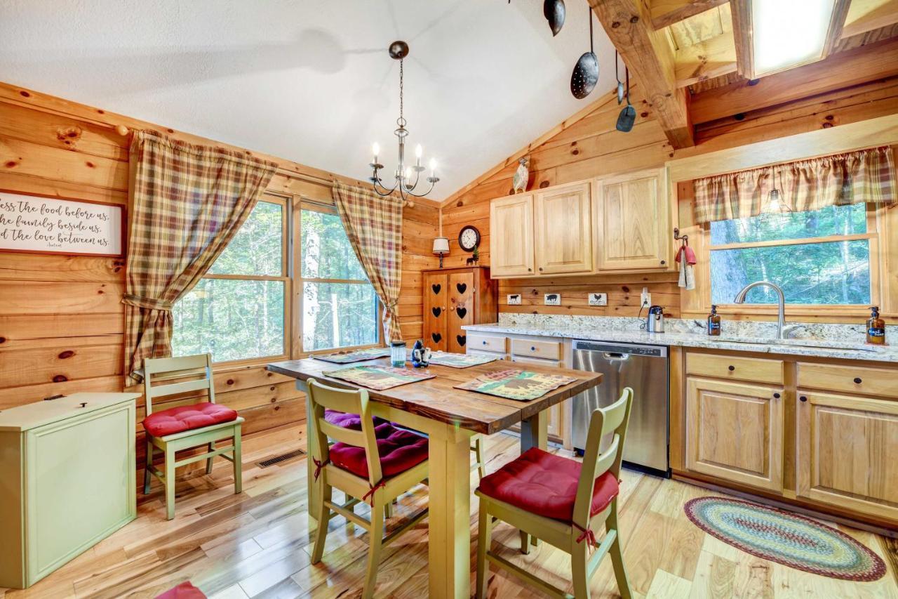 Waynesville Cabin With Covered Deck And Fire Pit! Lake Junaluska Bagian luar foto