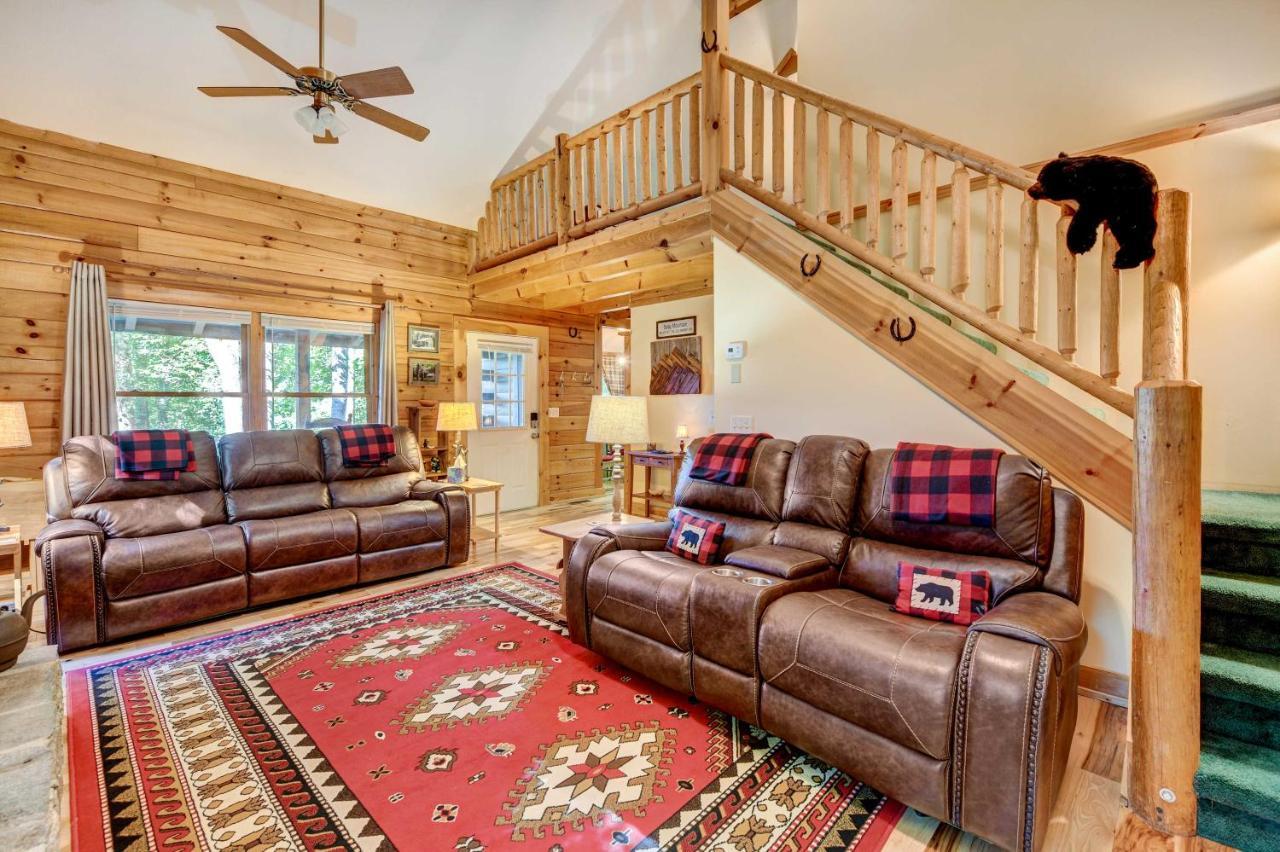 Waynesville Cabin With Covered Deck And Fire Pit! Lake Junaluska Bagian luar foto