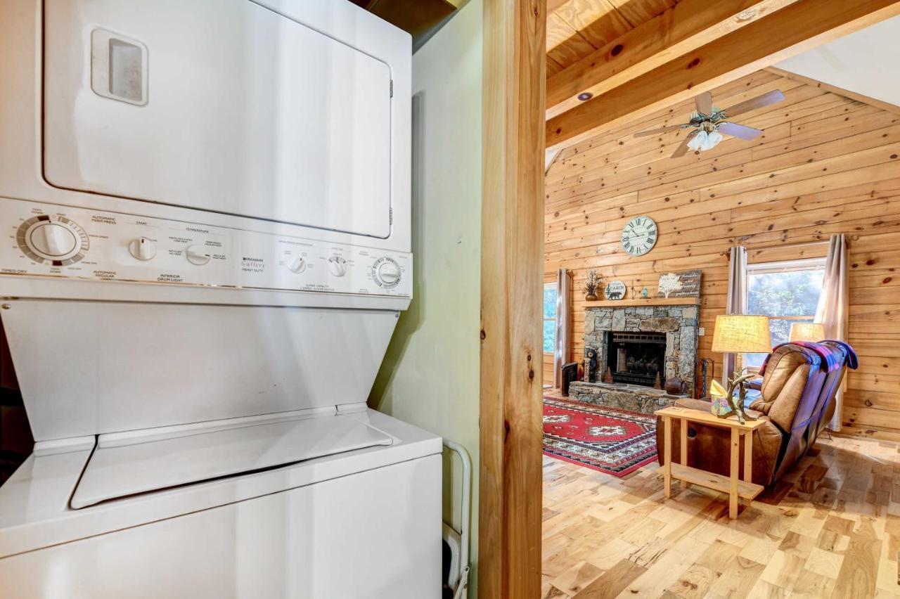 Waynesville Cabin With Covered Deck And Fire Pit! Lake Junaluska Bagian luar foto