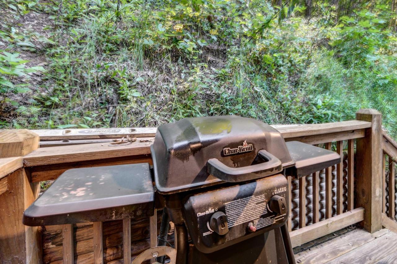 Waynesville Cabin With Covered Deck And Fire Pit! Lake Junaluska Bagian luar foto