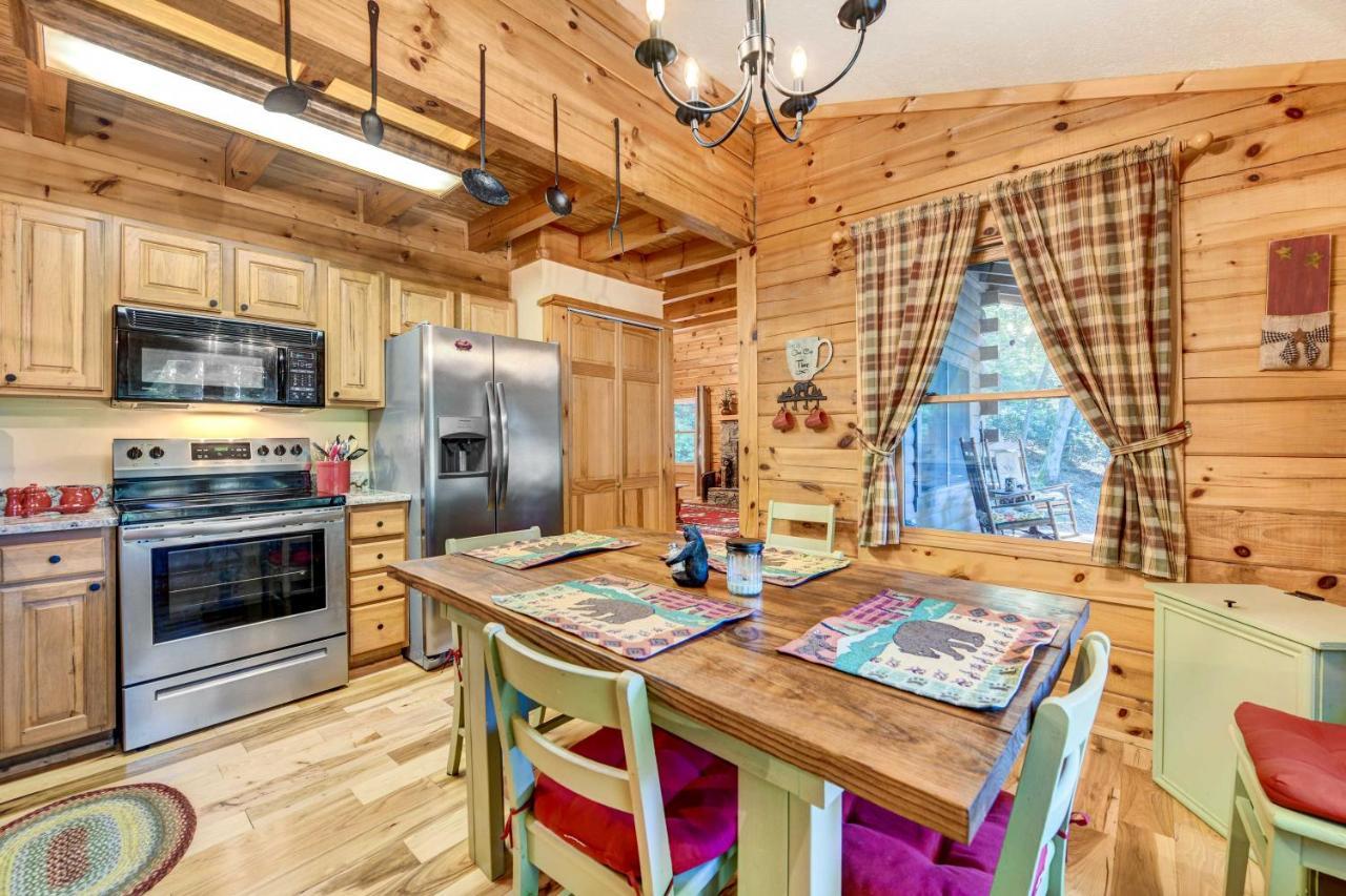 Waynesville Cabin With Covered Deck And Fire Pit! Lake Junaluska Bagian luar foto