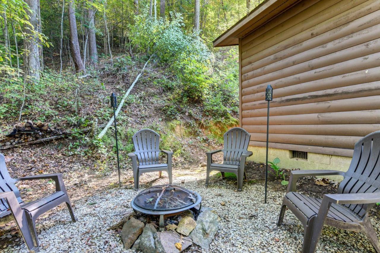 Waynesville Cabin With Covered Deck And Fire Pit! Lake Junaluska Bagian luar foto